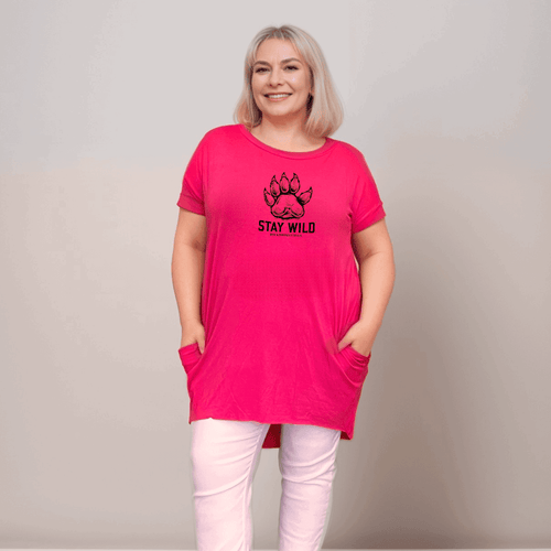 STAY WILD LONG DIPPED HEM T-SHIRT WITH POCKETS - FullFab